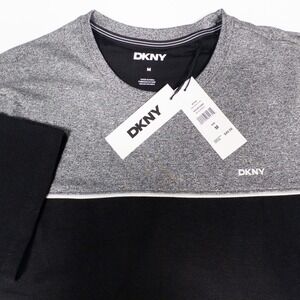 NEW‎ DKNY Color Block T-Shirt Crew Neck Short Sleeve Modern Logo Mens Size M